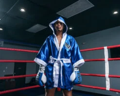 TITLE Boxing Pro Fingertip Robe 2.0 -Top Boxing Store TSRF2BLWH 1