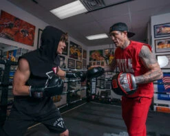 TITLE Boxing Valiant Punch Mitts -Top Boxing Store VLTPMBKSV 1