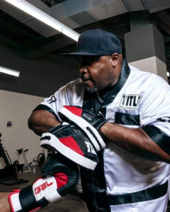 TITLE Boxing Aerovent Excel Incredi-Mitts 2.0 -Top Boxing Store taepm2 bk rd wh 1